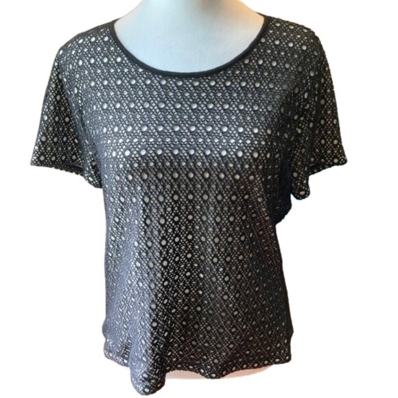 Vince Camuto SS Top Black Mesh Eyelet Over Cream Lining, Unique, sz Large - Picture 1 of 9